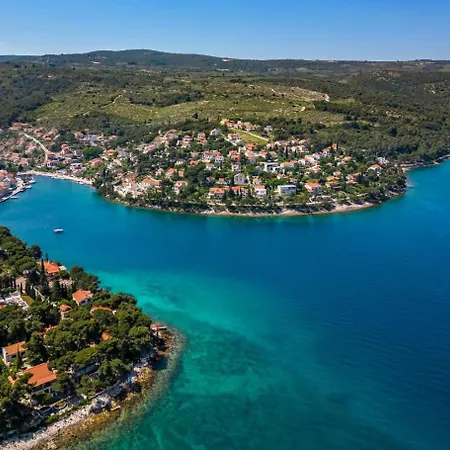 With Parking Spaces Splitska, Brac - 23168 아파트 *